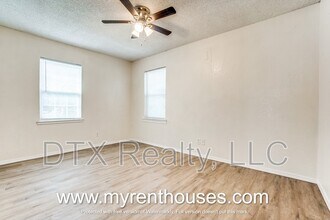 5869 Bluffman Dr in Dallas, TX - Building Photo - Building Photo