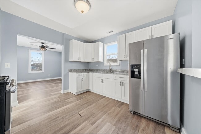 1504 Hanover St, Unit 2 in Chicago Heights, IL - Foto de edificio - Building Photo