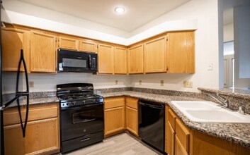 5155 W Tropicana Ave in Las Vegas, NV - Building Photo - Building Photo