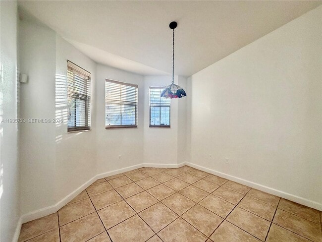 1692 SE 29th Ct, Unit 201 in Homestead, FL - Building Photo - Building Photo