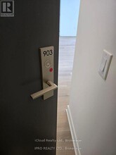 86 Dundas St E in Mississauga, ON - Building Photo - Building Photo