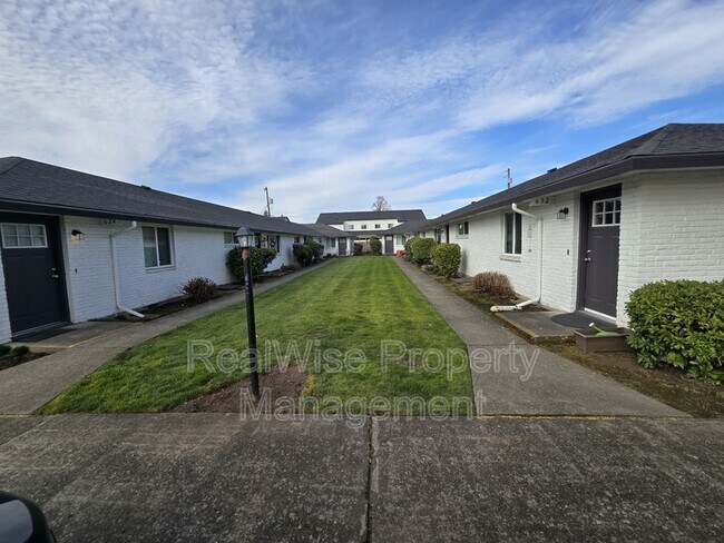 554 NE Anderson St in Vancouver, WA - Building Photo - Building Photo