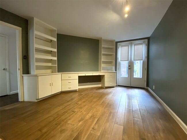 property at 5003 Yoakum Blvd