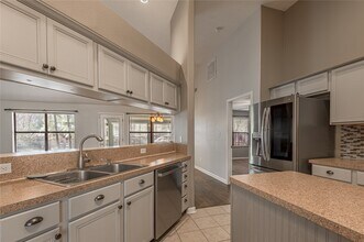 1713 Greenway Dr in Huntsville, TX - Building Photo - Building Photo