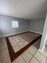 1861 Ivy Ln in Tallahassee, FL - Foto de edificio - Building Photo