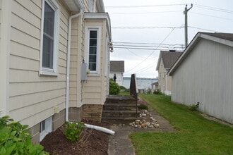 110 Columbus Ave in East Lyme, CT - Building Photo - Building Photo