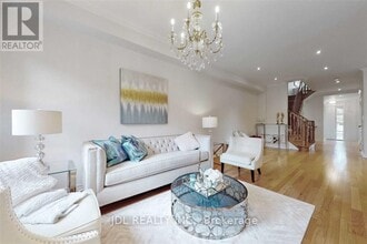 8 Mill River Dr in Vaughan, ON - Building Photo - Building Photo