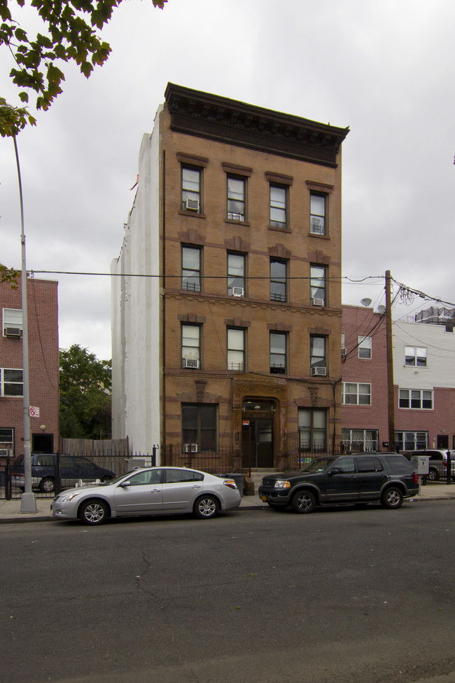 527 E 147th St in Bronx, NY - Foto de edificio - Building Photo