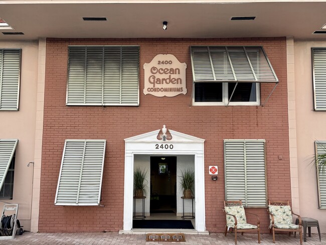 2400 NE 33rd Ave, Unit 207 in Fort Lauderdale, FL - Foto de edificio - Building Photo