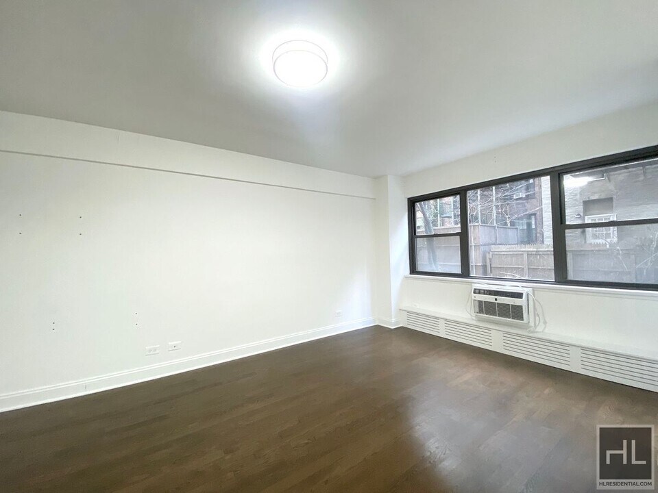 EAST 69 STREET in New York, NY - Building Photo