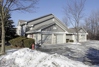 Park Terrace Apartments in Menomonee Falls, WI - Building Photo - Building Photo