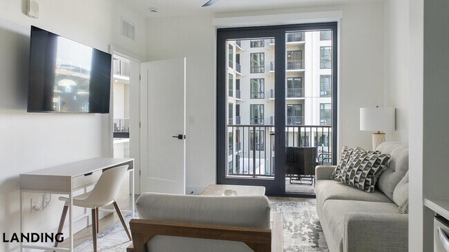 1007 S Mint St, Unit 833 in Charlotte, NC - Building Photo - Building Photo