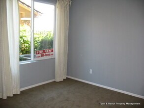 1104 Calabria St in Santee, CA - Foto de edificio - Building Photo