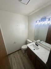 S86W18930 Woods Rd, Unit 32 in Muskego, WI - Foto de edificio - Building Photo