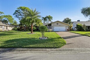 4959 Southern Wood Dr in Sarasota, FL - Building Photo