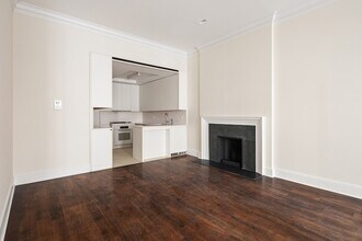 127 E 69th St in New York, NY - Building Photo - Building Photo