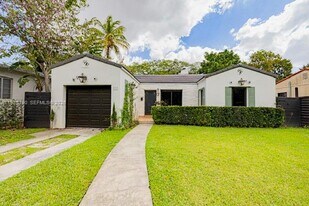 375 De Soto Dr in Miami Springs, FL - Building Photo