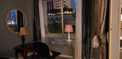1684 Ala Moana Blvd in Honolulu, HI - Building Photo - Building Photo