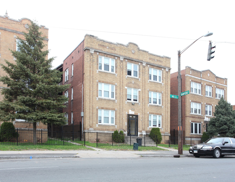 2357 Main St in Hartford, CT - Building Photo