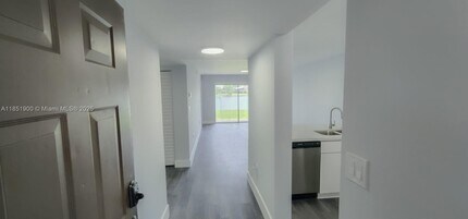 9830 Nob Hill Ln in Sunrise, FL - Building Photo - Building Photo