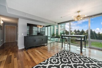 9715 Woods Dr in Skokie, IL - Building Photo - Building Photo