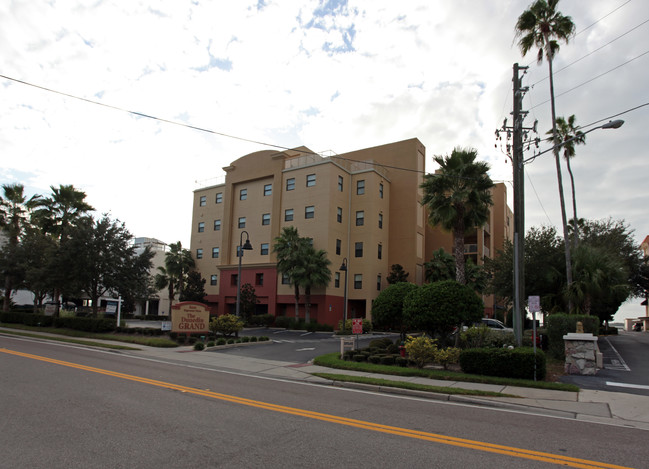 The Dunedin Grand Condominium in Dunedin, FL - Foto de edificio - Building Photo