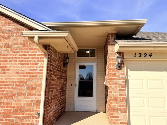 1224 Capitol Dr in Edmond, OK - Building Photo - Building Photo