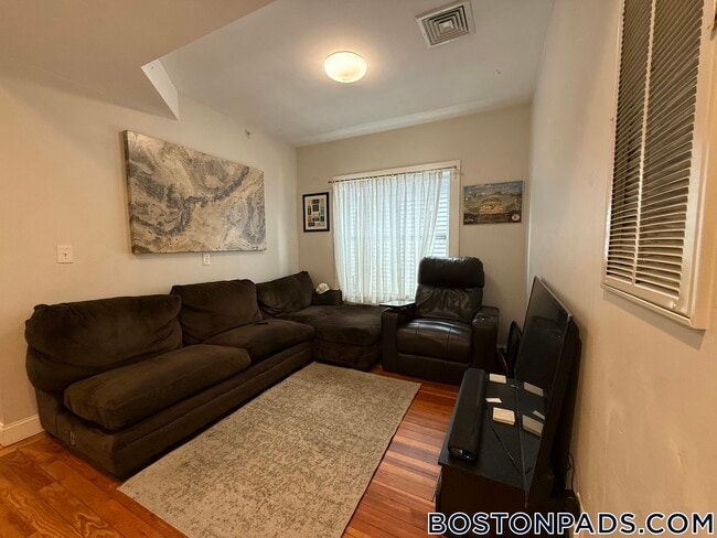 16 Carpenter St, Unit 2
