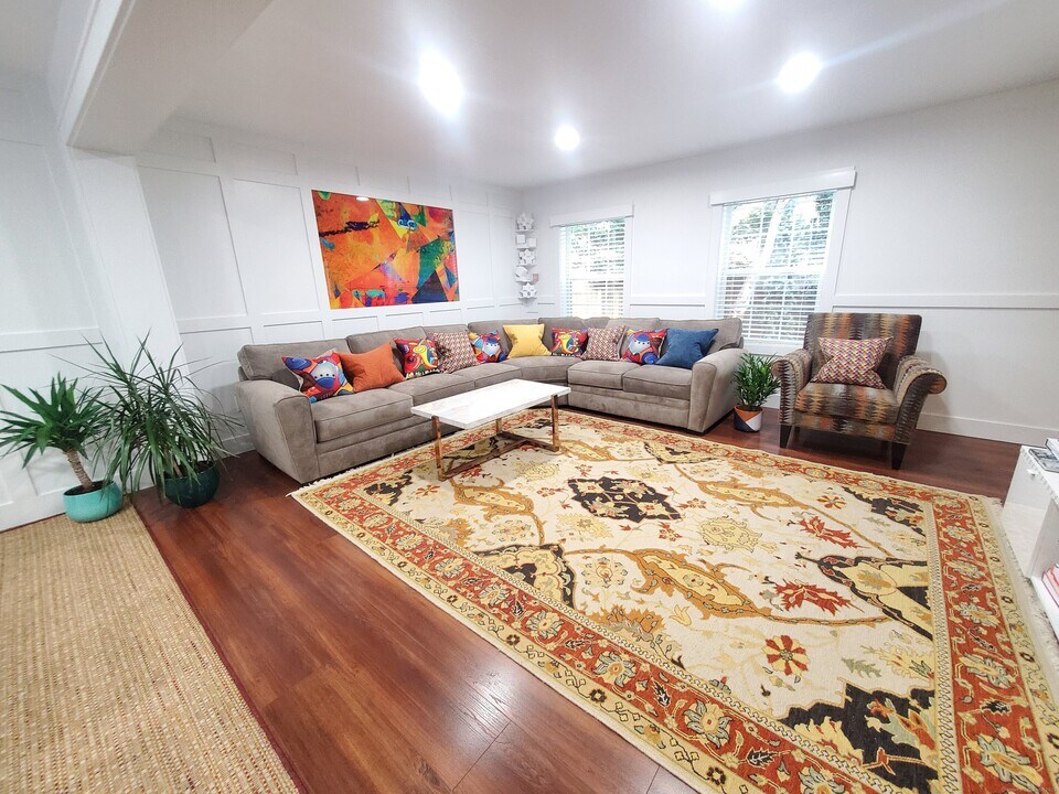 92 Valley Rd in Greenwich, CT - Building Photo