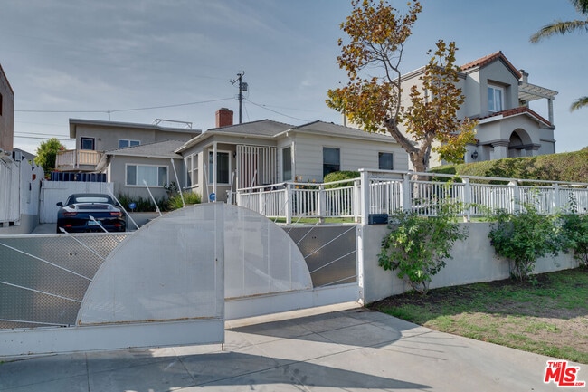 8305 Colegio Dr in Los Angeles, CA - Building Photo - Building Photo