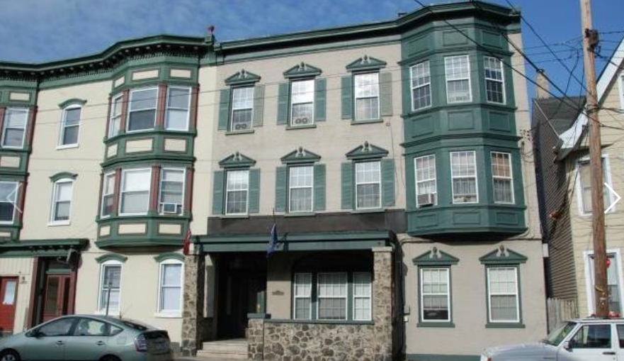 1051 Washington St in Easton, PA - Building Photo