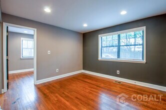 755 St Charles Ave NE in Atlanta, GA - Foto de edificio - Building Photo