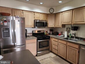 922 Glackens Ln in Wilmington, DE - Building Photo - Building Photo