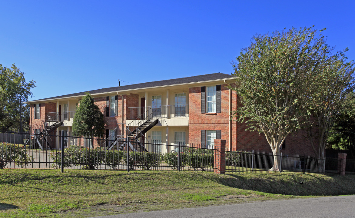 Winston Chase Apartments in Houston, TX - Building Photo