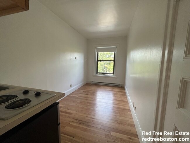 1061 Beacon St, Unit 6 in Brookline, MA - Building Photo - Building Photo