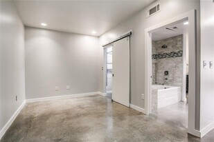 1111 S Akard St in Dallas, TX - Building Photo