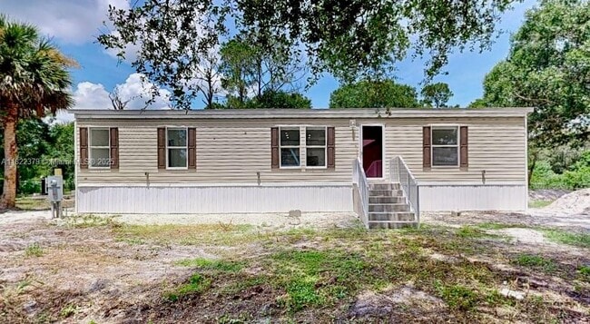 property at 720 N Riverside St