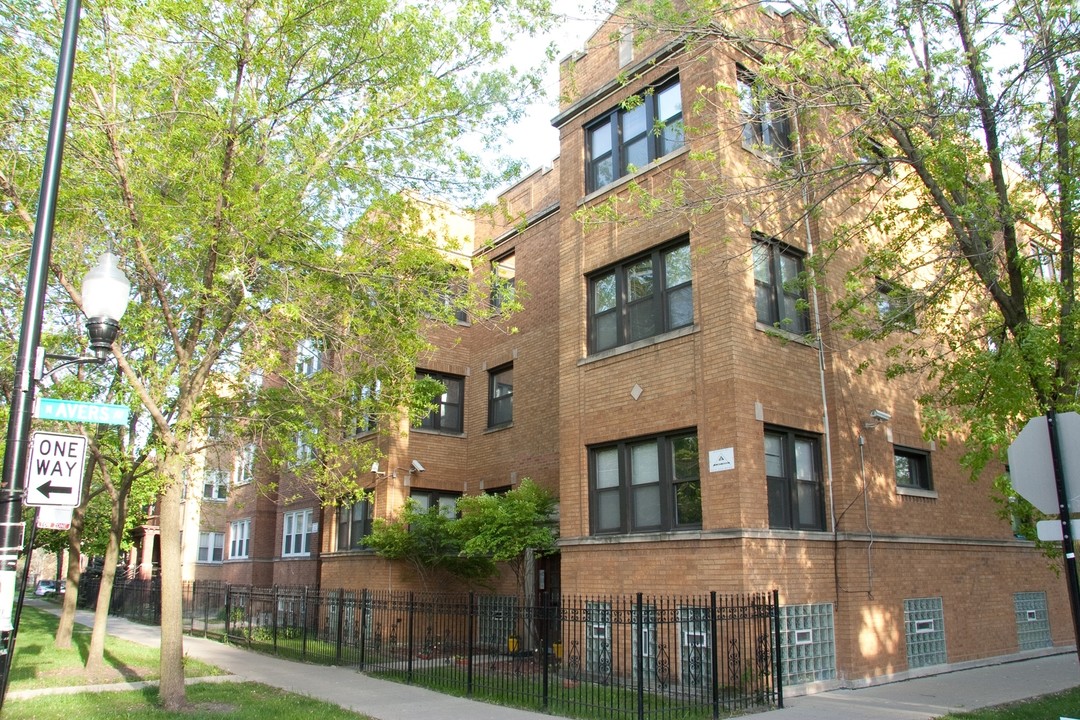 3821 W Wrightwood Ave in Chicago, IL - Building Photo