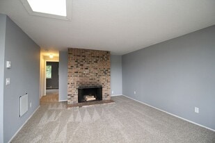 1118 SE Rhone St in Portland, OR - Building Photo