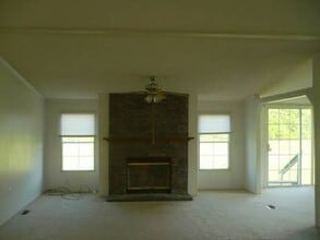 110 Mallie Dr in Pikeville, NC - Building Photo - Building Photo