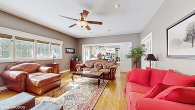 27571 W Kazimour Dr in Lake Barrington, IL - Foto de edificio - Building Photo
