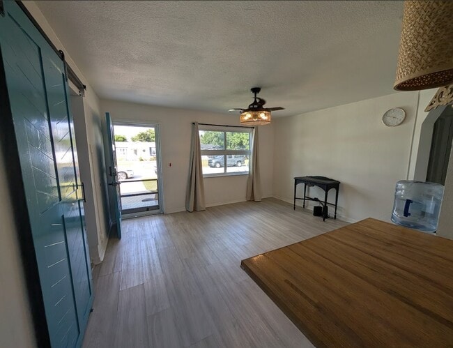 4742 21st Ave N in St. Petersburg, FL - Building Photo - Building Photo