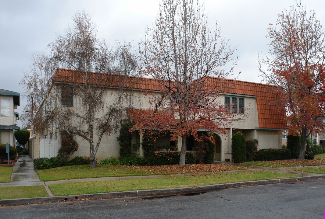 3921 Howard in Los Alamitos, CA - Foto de edificio