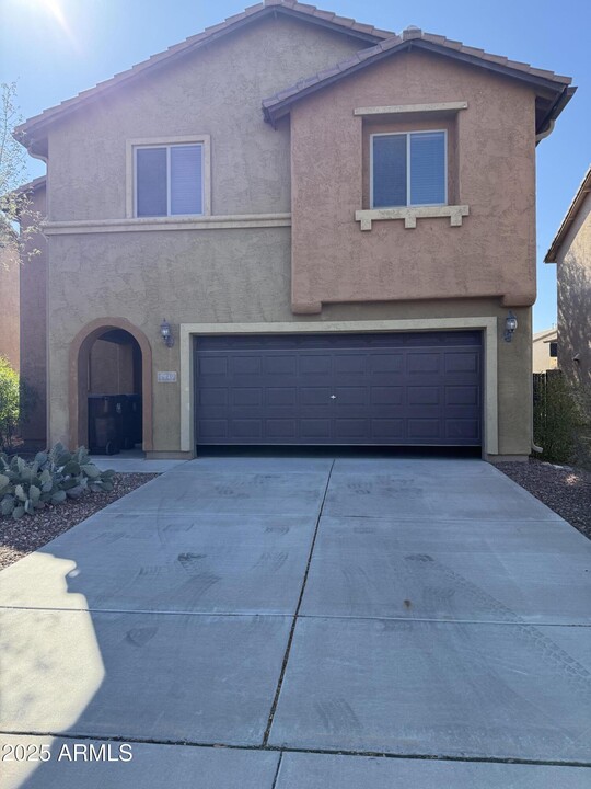 7949 W Desert Blossom Way in Florence, AZ - Building Photo