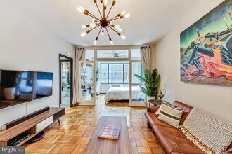 1 Scott Cir NW in Washington, DC - Building Photo - Building Photo