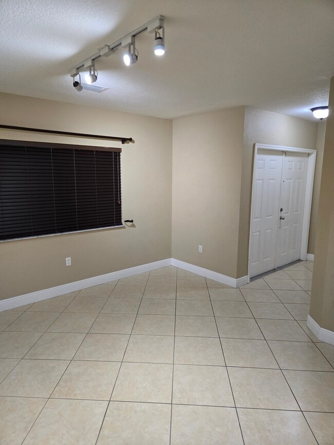 14522 SW 29th Ter in Miami, FL - Building Photo - Building Photo