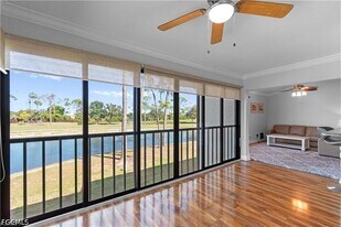 5665 Trailwinds Dr in Ft. Myers, FL - Building Photo