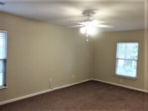 8740 Red Oak Dr in North Charleston, SC - Building Photo - Building Photo