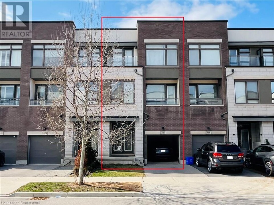 320 Squire Cres in Oakville, ON - Building Photo