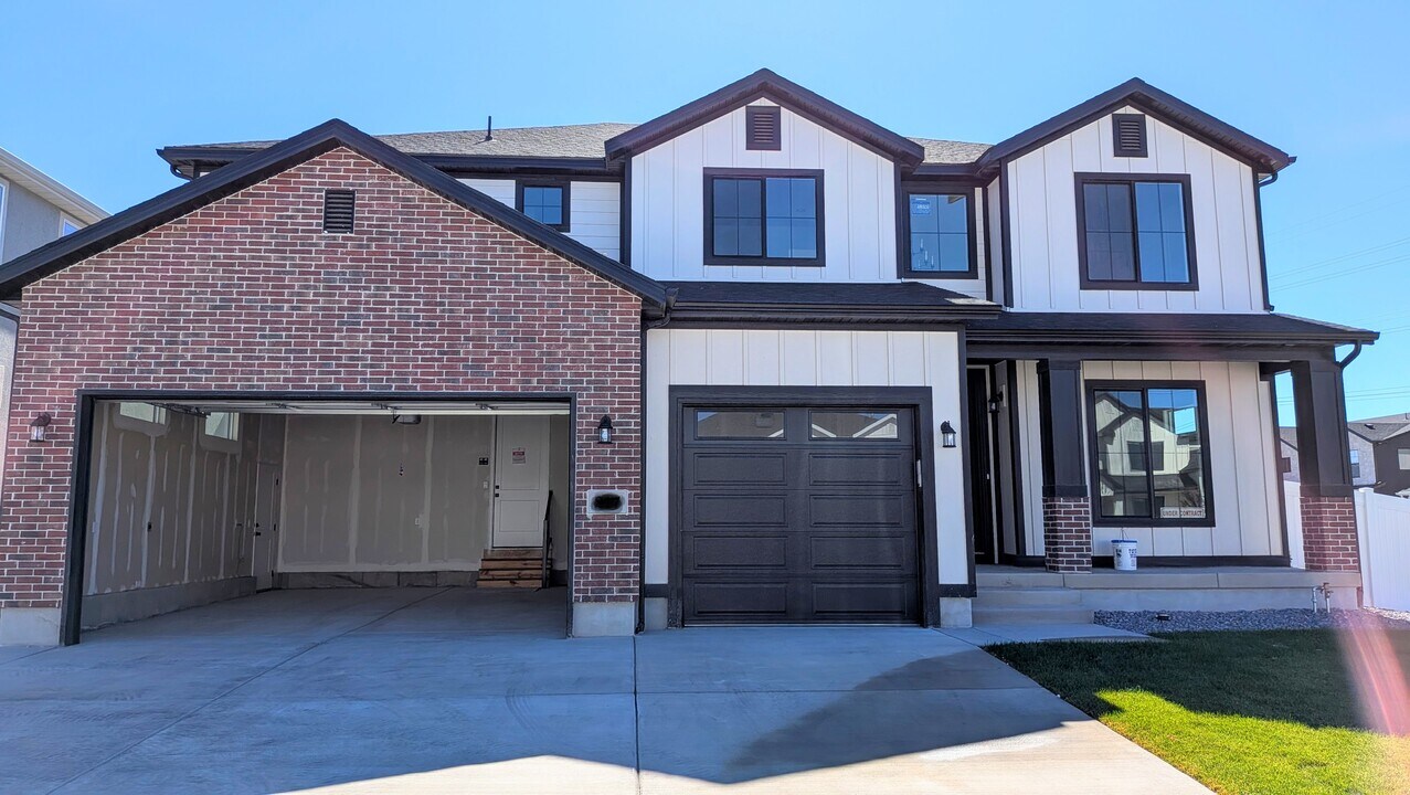 217 W Hackberry Rd, Unit Apartment in Vineyard, UT - Foto de edificio
